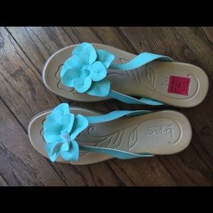 NEW boc Sandal size 8 aqua